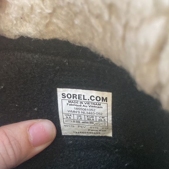 Sorel Winter Carnival Boots in Quarry/Black, Size 9.5 - Picture 6 of 6